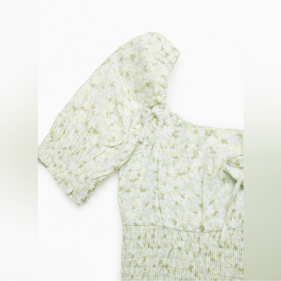Aritzia Sunday Best Sinatra Blouse - Floral Sage Smocked Puff-sleeve Top - Picture 8 of 11